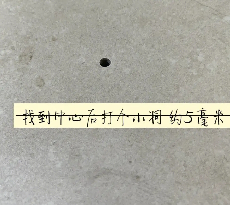 徐水瓷砖空鼓维修公司专业解答在瓷砖铺贴过程中，如果砂料搅拌不均匀，将会带来以下问题