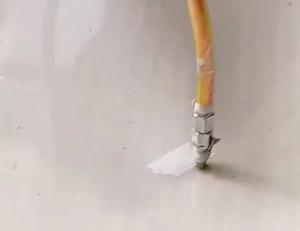 徐水瓷砖空鼓维修公司专业解答在瓷砖铺贴过程中，如果使用的砂料过粗（如全部使用了粗砂），可能会导致以下问题